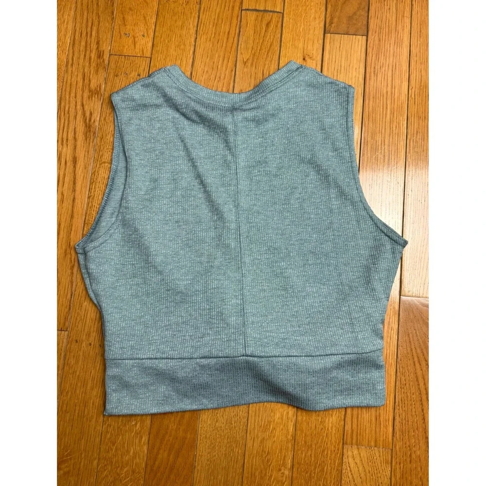 Nike Dri-FIT Womens Twist Front Ribbed Crop Tank Top Gray Medium